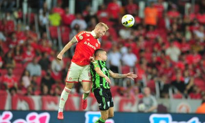 Quanta emoção! Com gol nos acréscimos, Inter vence e gruda no topo