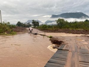 Linha Santo Antônio-Bairro Rio Branco: trânsito na ponte provisória é interrompido em Cerro Branco