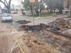 Agora vai: começam obras de canalização na Otto Mernak x Júlio de Castilhos