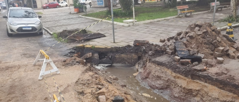 Agora vai: começam obras de canalização na Otto Mernak x Júlio de Castilhos