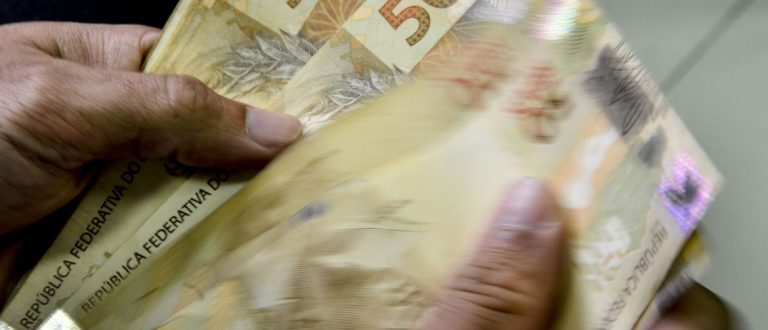 Entra em vigor o novo salário mínimo de R$ 1.320,00