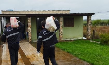 Defesa Civil faz nova entrega de alimentos para famílias afetadas pela estiagem