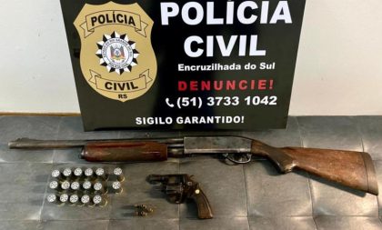 Casa de homem que ameaçava ex abrigava armas e munições em Encruzilhada do Sul