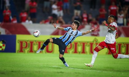 Grêmio perde para CRB com gols de goleiro