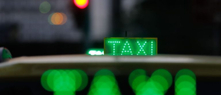 Taxistas recebem repescagem de auxílio nesta terça-feira