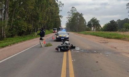 Motociclista fica gravemente ferido em acidente com caminhão de Cachoeira na BR-290