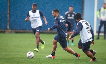 Grêmio treina pela manhã e embarca para São Paulo