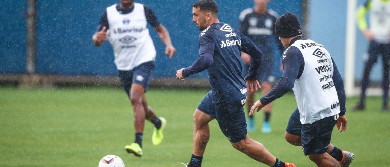 Grêmio treina pela manhã e embarca para São Paulo