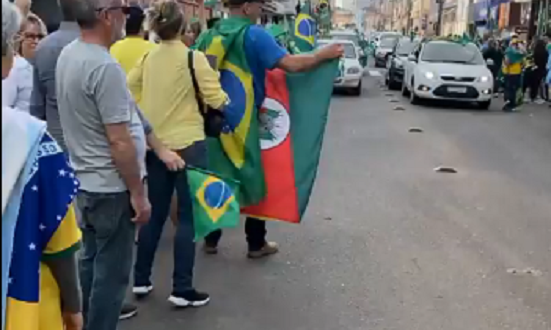 Mobilização em verde e amarelo percorre ruas de Cachoeira a favor de Bolsonaro