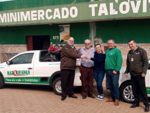 Comerciária cachoeirense ganha moto em promoção na Expoagas 2022