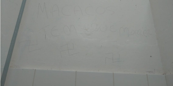 Frases racistas e desenhos de suásticas são encontrados na UFSM