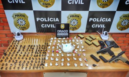 Armas e drogas: Polícia prende dupla por tráfico no Cohab