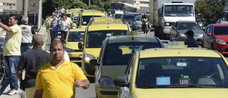 Caixa antecipará parcelas dos auxílios Caminhoneiro e Taxista