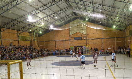 Com ginásio Ruy Barbosa lotado, público confere rodada do Campeonato de Futsal