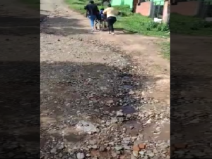 Vídeo: A difícil rotina de um menino cadeirante que luta para estudar…