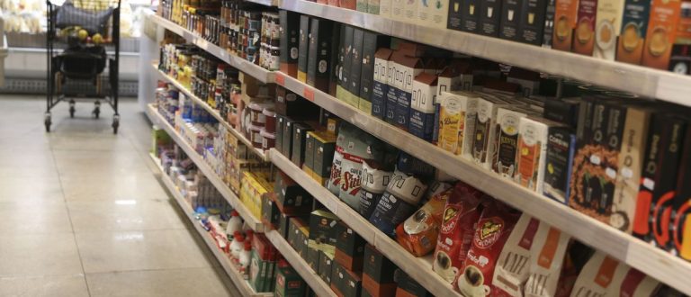 Novas regras para rótulos de alimentos valem a partir deste domingo. O que muda?