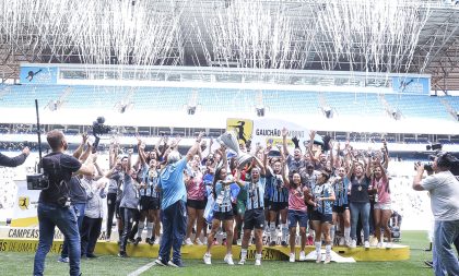 Na Arena, Grêmio goleia Internacional e é campeão gaúcho