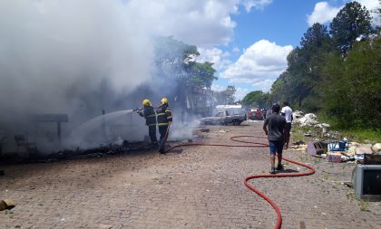 Incêndio atinge empresa situada na antiga ferroviária de Cachoeira