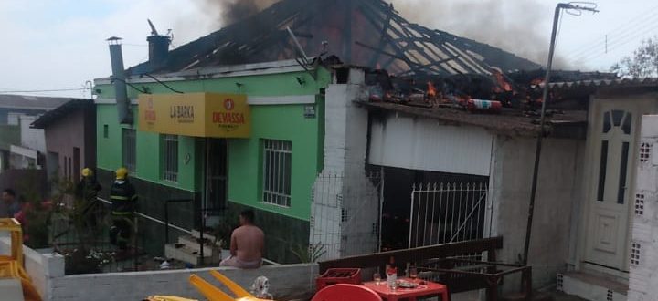 Amigos se mobilizam para angariar recursos para reconstruir o La Barka