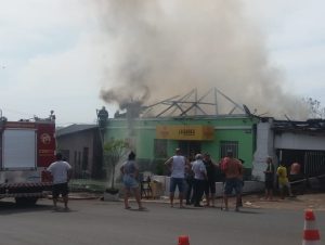 Incêndio destrói o Bar e Restaurante La Barka