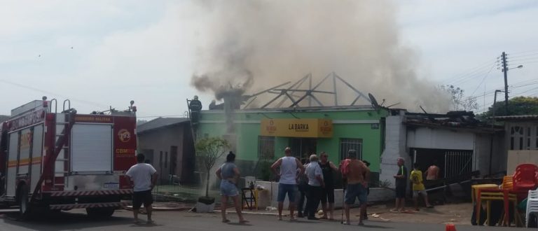 Incêndio destrói o Bar e Restaurante La Barka