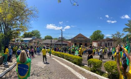 Apoiadores de Bolsonaro fincam o pé na frente dos quartéis