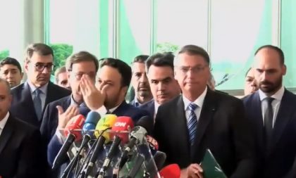 “Sempre joguei nas quatro linhas da Constituição”, diz Bolsonaro no primeiro discurso após derrota nas urnas