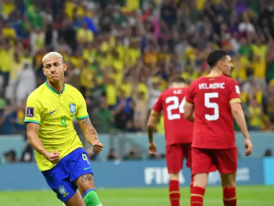 Com golaço de Richarlison, Brasil domina Sérvia