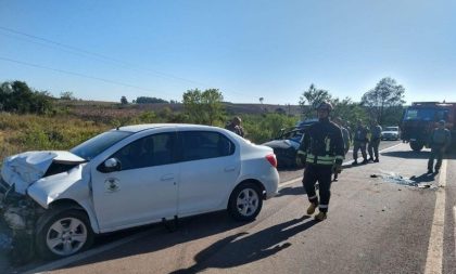 Carro da Prefeitura de Caçapava se envolve em acidente na BR-290