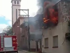 Escritório de agronomia pega fogo no centro de Cachoeira