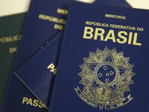 Falta de verba leva Polícia Federal a suspender emissão de passaportes