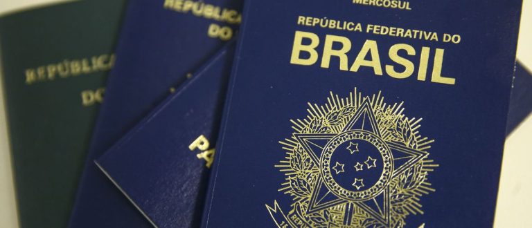 Falta de verba leva Polícia Federal a suspender emissão de passaportes