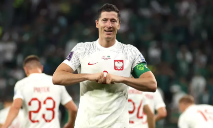 Lewandowski marca na vitória da Polônia