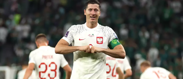 Lewandowski marca na vitória da Polônia