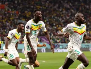 Com homenagem a ídolo, Senegal bate Equador e vai às oitavas da Copa