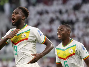 Senegal marca três gols e vence o Catar