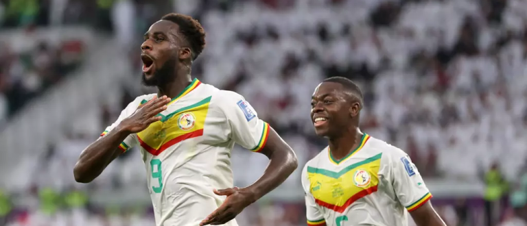 Senegal marca três gols e vence o Catar