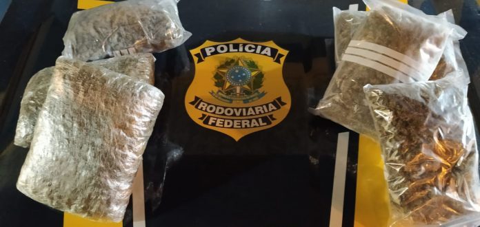 PRF prende passageiro de carro de app com supermaconha na BR-290