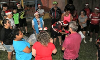 Natal Solidário sobre Rodas levou presente para alunos da EMEI Sagrado