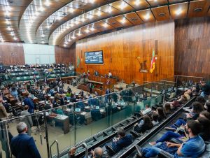 Assembleia aumenta salários de Leite, vice, secretários e deputados