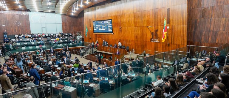 Assembleia aumenta salários de Leite, vice, secretários e deputados