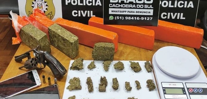 Ofensivas da Polícia Civil prendem três e recolhem 4,3 kg de maconha em Cachoeira