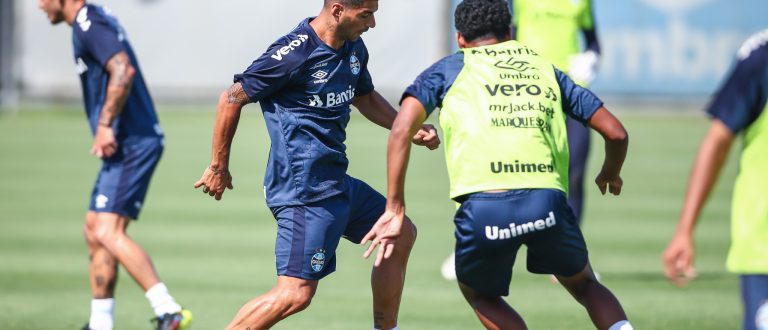 Com portões fechados, Grêmio finaliza preparação para duelo com Esportivo