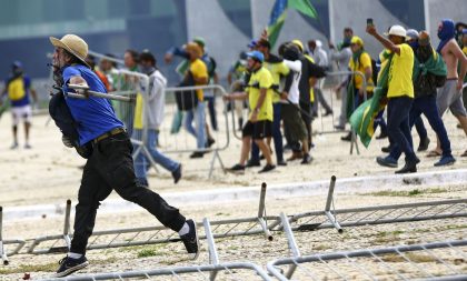 Manifestantes contrários ao Governo Lula invadem Planalto, STF e Congresso