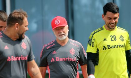 Elenco trabalha forte para a estreia no Gauchão