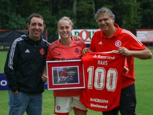 Isa Haas completa 100 jogos pelo Inter