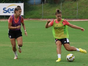 Gurias seguem preparação para estreia no Brasileirão