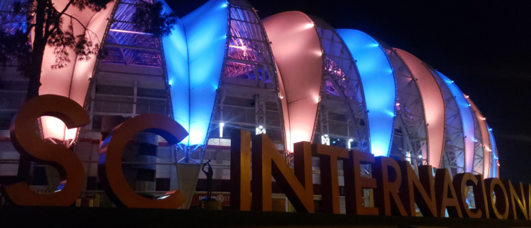 Iluminação do Beira-Rio marca o Dia Mundial do Câncer