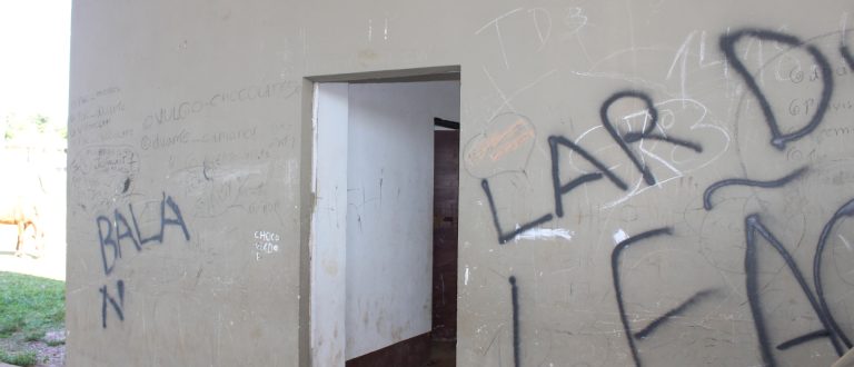 Após onda de vandalismo, Campo da Bica passa por reparos