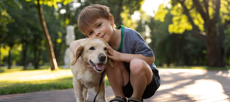 Estudo mostra: crianças que convivem com cães e gatos têm mais empatia